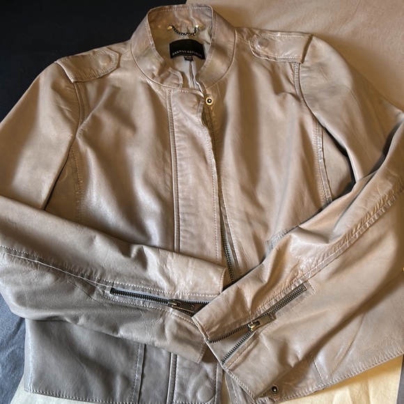 Leather jacket in light grey. - Picture 2 of 10